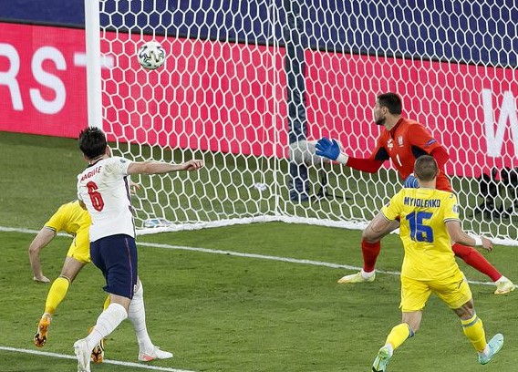 马奎尔7码处头球破门,英格兰2-0领先